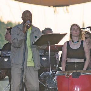 Abd Al Malik - Soirée du "Grand Concert de la fête de la musique" au Jardin des Tuileries, autour de la vasque olympique, présentée par D. Bürki et M. Bouhafsi et retransmis en direct sur France 2 à Paris le 21 juin 2025. © Marc Ausset-Lacroix - Jack Tribeca - Christophe Clovis / Bestimage