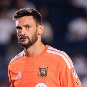 Hugo et Mairne Lloris et leurs trois enfants vivent à Los Angeles depuis presque trois ans

17 juillet 2026, Carson, Californie, États-Unis : Le gardien de but Hugo Lloris (n° 1) du LAFC lors d'un match de saison régulière de la MLS contre le LA Galaxy, vendredi 17 juillet 2026, au stade Dignity Health Sports Park de Carson, en Californie. Le Galaxy s'incline face au LAFC, 0-3. JAVIER ROJAS/PI (Crédit photo : © PI via ZUMA Press Wire/ABACAPRESS.COM)