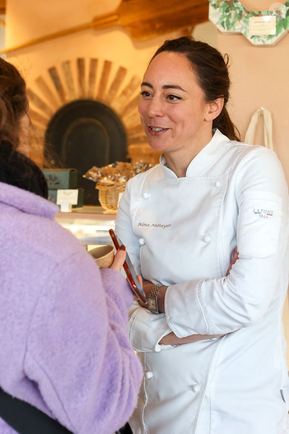 La meilleure pâtissière du monde Nina Métayer lors de l’inauguration de sa boulangerie-patisserie "Fournil par Nina" à La Rochelle, France, le 16 novembre 2024. Distinguée Pâtissière Mondiale 2023 par l’Union Internationale des Boulangers Pâtissiers et World’s Best Pastry Chef 2024 par les World’s 50’s Best, Nina Métayer ouvre deux établissements dans sa ville natale, "Le Fournil par Nina" et "Chez Paillat par Nina". © Jean-Marc Lhomer/Bestimage