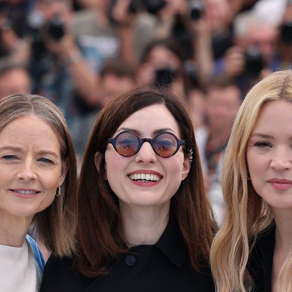 Jodie Foster s'est confiée dans les colonnes de "Madame Figaro".

Jodie Foster, Rebecca Zlotowski et Virginie Efira au photocall du film "Vie Privée" lors du 78ème Festival International du Film de Cannes, au Palais des Festivals à Cannes, France. © Jacovides-Moreau/Bestimage