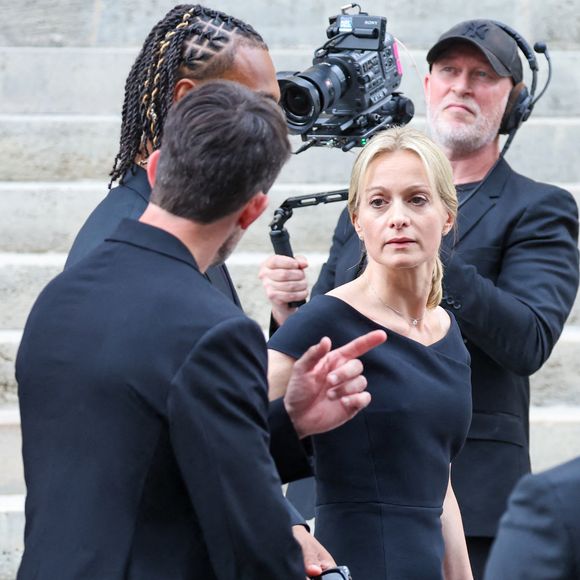 Audrey Crespo-Mara, épouse de Thierry Ardisson, a prononcé un discours très émouvant.

Audrey Crespo-Mara et son fils Zekou - Sorties des obsèques de Thierry Ardisson en l’église Saint-Roch de Paris, France, le 17 juillet 2025. © Clovis-Jacovides/Bestimage