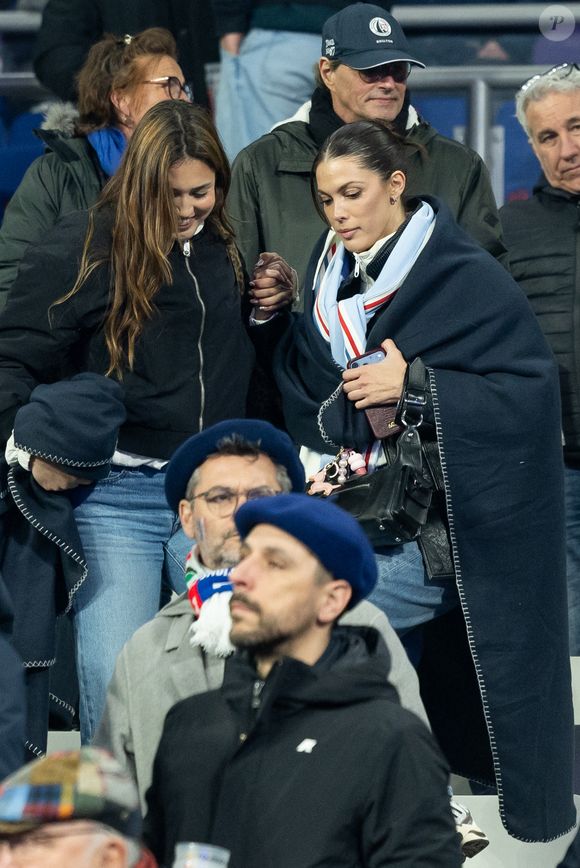 Exclusif - Manon Mittenaere, soeur d'Iris, Iris Mittenaere lors du match de rugby du Tournoi des Six Nations France contre Angleterre au Stade de France à Saint-Denis le 14 mars 2026. © AGENCE / BESTIMAGE