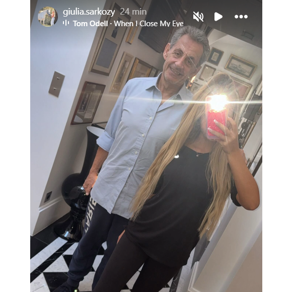 Giulia Sarkozy a publié une story le 21 octobre 2025 quelques minutes après l'incarcération de son père à la prison de la Santé.