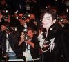 Cet engouement s'apprête d'ailleurs à embraser encore d'avantage la France avec une vente aux enchères exceptionnelle organisée par le 3 juin prochain à Neuilly-sur-Seine.

Archives - Michael Jackson en visite au Festival de Cannes

© Bestimage