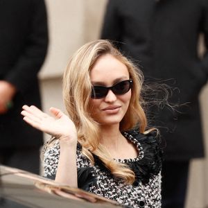 Lily-Rose Depp - Les célébrités au défilé Chanel 2 "Collection Haute Couture Printemps/Eté 2025" lors de la Fashion Week de Paris (PFW), le 28 janvier 2025 Christophe Clovis / Bestimage