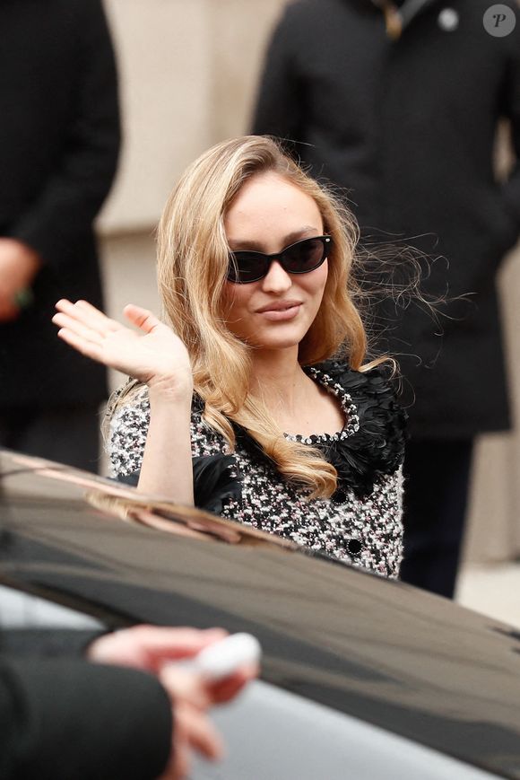 Lily-Rose Depp - Les célébrités au défilé Chanel 2 "Collection Haute Couture Printemps/Eté 2025" lors de la Fashion Week de Paris (PFW), le 28 janvier 2025 Christophe Clovis / Bestimage