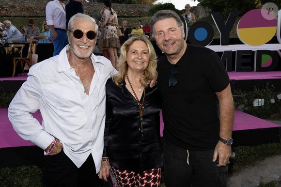 Sylvie Siri (maire de Saint-Tropez), Jean-Claude Darmon et Philippe Lellouche n'ont également pas manqué ce rendez-vous.

Semi-exclusif - Jean-Claude Darmon, Sylvie Siri (maire de Saint-Tropez), Philippe Lellouche en backstage de la première édition du "Do You Comedy" à la Citadelle de Saint-Tropez, Côte d'Azur, France, le 29 juin 2025. © Cyril Moreau/Bestimage