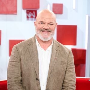 Philippe Etchebest lors de l'enregistrement de l'émission Vivement dimanche au studio Rive gauche, présentée par M.Drucker, diffusée sur France 3 le 17 mai 2026, à Paris, France, le 21 avril 2026. © Guillaume Gaffiot/Bestimage