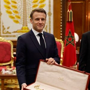 Le président de la République française Emmanuel Macron et le roi Mohammed VI lors de leur entretien au palais royal à Rabat.

© Ludovic Marin / Pool / Bestimage