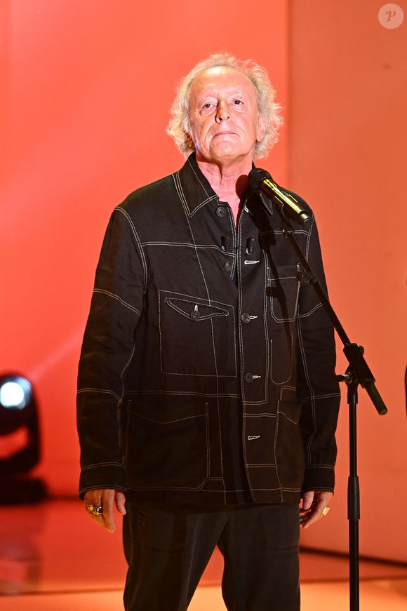 Exclusif - Didier Barbelivien - Enregistrement de l'émission "Vivement dimanche" au studio Gabriel, présentée par M.Drucker, diffusée sur France 3 le 23 octobre 2022.
© Guillaume Gaffiot / Bestimage