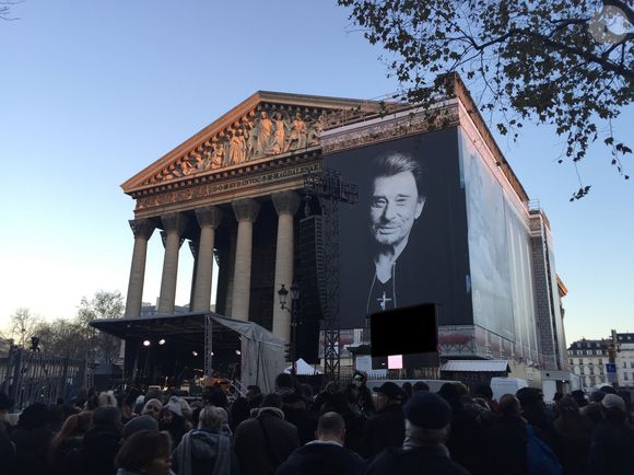 Illustration de l'église de La Madeleine avec le portrait de Johnny Hallyday sur la façade le jour de ses obsèques à Paris. Le 9 décembre 2017
© Céline Bonnarde / Bestimage