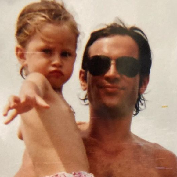 Star du boys band mythique des années 2000, les 2be3, Filip Nikolic s'est éteint à seulement 35 ans après un arrêt cardiaque

Le défunt Filip Nikolic et sa fille Sasha. Photo publiée sur Instagram