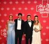 De son côté, le champion de F1 et pilote de la scuderia Ferrari portait un smoking traditionnel associant chemise à plastrons plissés, noeud papillon et costume noir.
Charles Leclerc et sa compagne Alexandra Saint Mleux, Stéphane Valeri (président-délégué de la Société des Bains de Mer) et sa femme - 76ème Bal de la Croix Rouge dans la salle des Etoiles à Monaco le 12 juillet 2025. © Bruno Bebert/Bestimage