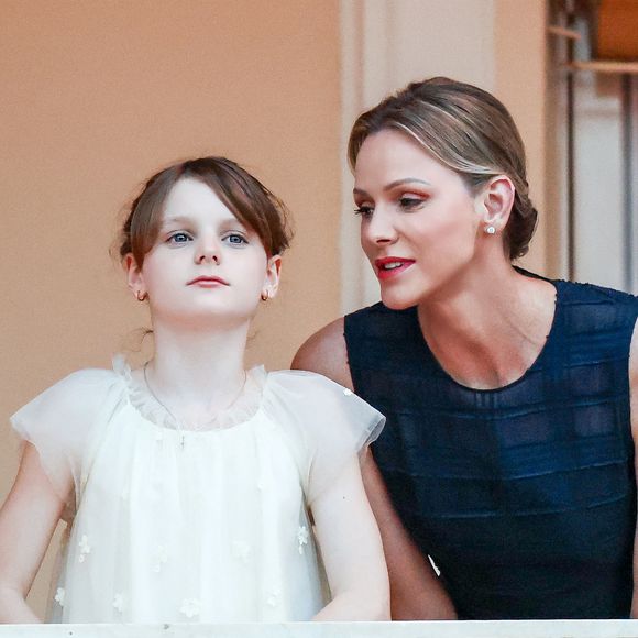 Charlène de Monaco s’est confiée dans "Gala" sur son rapport au temps qui passe et sur l’importance qu’elle accorde à la prévention. 


Le prince Albert II de Monaco, la princesse Charlène de Monaco, le prince Jacques de Monaco, marquis des Baux, et la princesse Gabriella de Monaco, comtesse de Carladès lors de la célébration de la fête de la Saint-Jean sur la Place du Palais princier de Monaco.  © Claudia Albuquerque/Bestimage