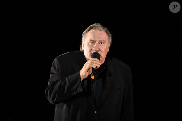 Exclusif - Gérard Depardieu chante "Barbara" sur la scène du palais des congrès Atlantia en pré-ouverture du 5ème festival du cinéma et musique de film de la Baule le 4 novembre 2018. © José Texeira/Bestimage
