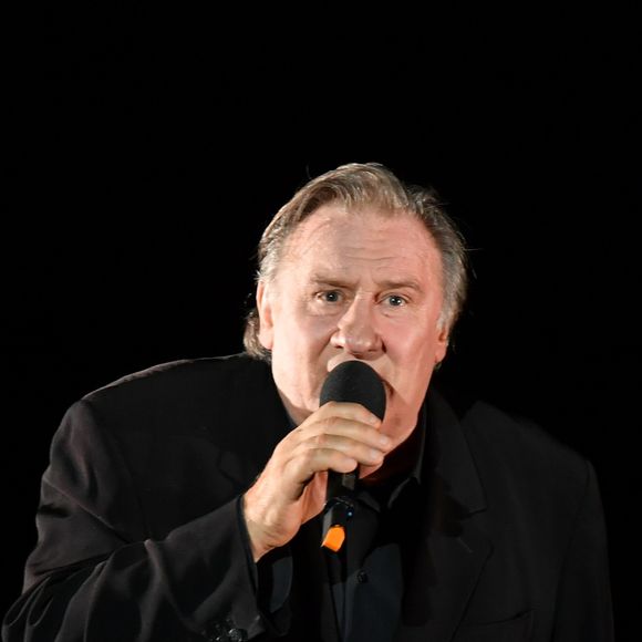 Exclusif - Gérard Depardieu chante "Barbara" sur la scène du palais des congrès Atlantia en pré-ouverture du 5ème festival du cinéma et musique de film de la Baule le 4 novembre 2018. © José Texeira/Bestimage