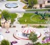 Cette sortie remet en lumière Neverland, le sanctuaire féerique que la star avait bâti en Californie dès 1988.

Los Angeles, CA - EXCLUSIF - Le Neverland Ranch de Michael Jackson reprend vie alors que les producteurs d'un nouveau biopic sur la vie et la carrière de la légende controversée de la pop reconstruisent son ancienne maison et son parc d'attractions tristement célèbres.
Sur la photo : Michael Jackson 

Backgrid USA / Bestimage