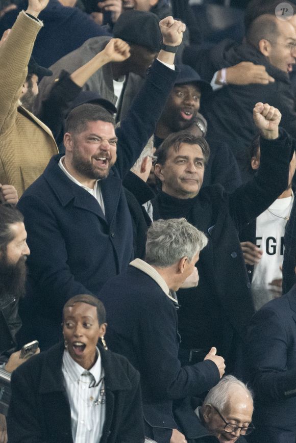 Yannick Alléno - Célébrités des les tribunes lors du match aller du quart de finale de Ligue des champions entre le PSG et Aston Villa (3-1) au Parc des Princes à Paris le 9 avril 2025. © Cyril Moreau/Bestimage