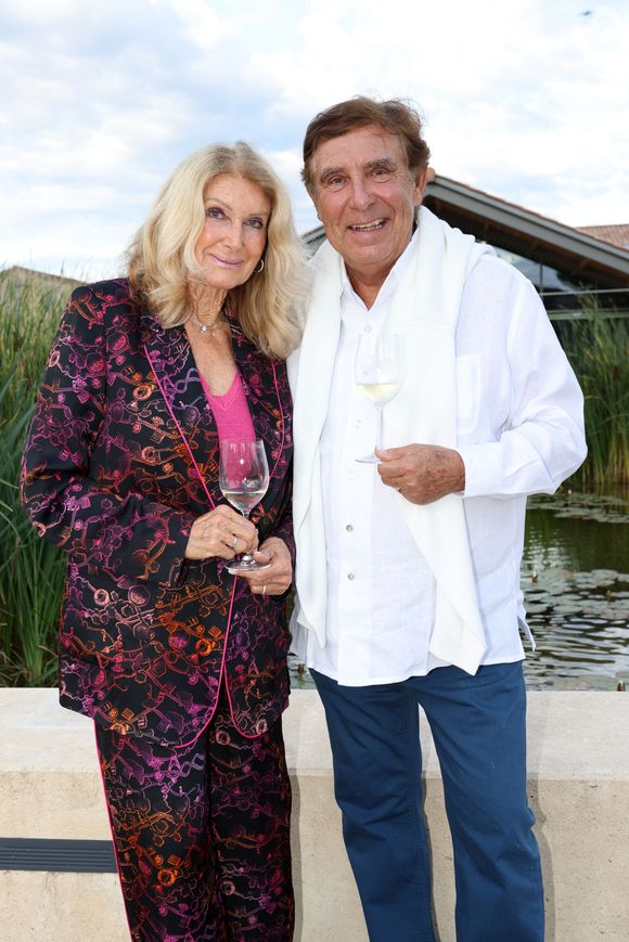 Exclusif - Jean-Pierre Foucault et sa femme Evelyne au Château Duhart-Milon à Pauillac en Gironde, le 11 juillet 2024. - Festival International du Film en Médoc " Les Vendanges du 7ème Art" à Pauillac. © Jean-Marc Lhomer/Bestimage