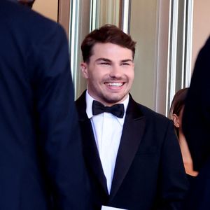 Antoine Dupont - Antoine Dupont et sa compagne Iris Mittenaere se retrouvent sur les marches  du film « Dossier 137 » lors du 78ème Festival International du Film de Cannes le 15 mai 2025.

© Jacovides / Moreau / Bestimage