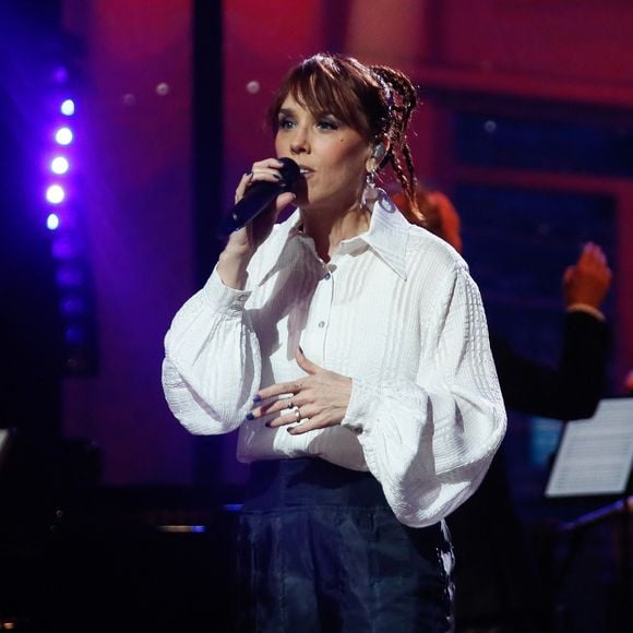 Après l'annulation de ses derniers concerts à Lyon et Clermont-Ferrand, 

Zaz lors de l'enregistrement de l'émission "Serge Lama, le dernier rappel" présentée par F. Bollaert, diffusée le vendredi 21 novembre 2025 sur France 3 à 21h10, au théâtre Marigny à Paris, France, le 29 avril 2025. © Clovis-Moreau/Bestimage