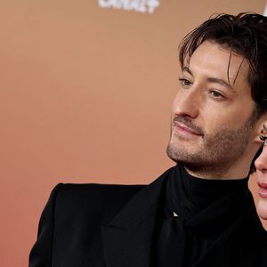 Pierre Niney et sa compagne Natasha Andrews - Photocall de la 50ème édition de la cérémonie des César à l'Olympia à Paris, France, le 28 février 2025 © Dominique Jacovides - Olivier Borde / Bestimage
