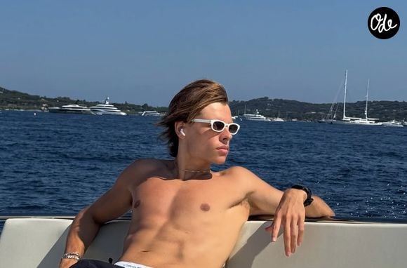Le jeune homme est issu de l'union entre son père et son épouse Alexandra Pastor

Extrait du compte Instagram de Cameron Smet. © Instagram / Cameron Smet