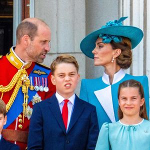 Le prince William de Galles, Catherine Princesse de Galles, le prince George, la princesse Charlotte, le prince Louis lors de leur apparition sur le balcon du palais de Buckingham pour assister au défilé aérien lors de la cérémonie Trooping the Colour 2025, marquant l'anniversaire officiel du monarque à Londres, Royaume-Uni, le 14 juin 2025. Photo by Mischa Schoemaker/ABACAPRESS.COM