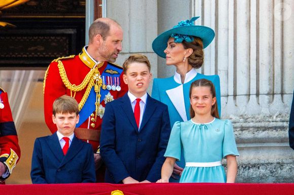 Le prince William de Galles, Catherine Princesse de Galles, le prince George, la princesse Charlotte, le prince Louis lors de leur apparition sur le balcon du palais de Buckingham pour assister au défilé aérien lors de la cérémonie Trooping the Colour 2025, marquant l'anniversaire officiel du monarque à Londres, Royaume-Uni, le 14 juin 2025. Photo by Mischa Schoemaker/ABACAPRESS.COM