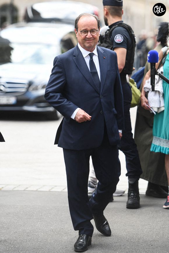 François Hollande lors de la cérémonie funéraire de Bernadette Chirac, veuve de l'ancien président français Jacques Chirac, à la basilique Sainte-Clotilde à Paris, en France, le 12 juin 2026. Bernadette Chirac est décédée le 5 juin 2026, à l'âge de 93 ans. Photo de Florian Poitout/ABACAPRESS.COM