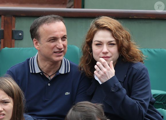 Emilie Dequenne et son mari Michel Ferracci - Les célébrités dans les tribunes lors des internationaux de France de Roland-Garros à Paris, le 2 juin 2017.
© Dominique Jacovides-Cyril Moreau/Bestimage