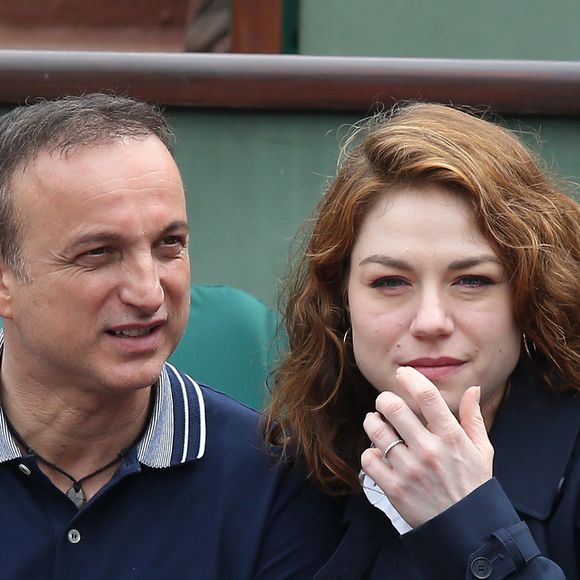 Emilie Dequenne et son mari Michel Ferracci - Les célébrités dans les tribunes lors des internationaux de France de Roland-Garros à Paris, le 2 juin 2017.
© Dominique Jacovides-Cyril Moreau/Bestimage