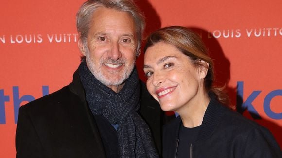 "Elle ne se laisse pas faire" : Antoine de Caunes marié à Daphné Roulier, une femme de poigne qu’il évoque comme jamais