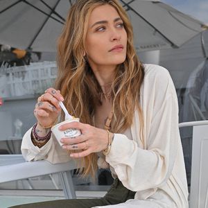 Paris Jackson porte un bracelet de tennis TACORI Stilla et des bracelets Crescent Eclipse tout en dégustant une collation à Magnolia Bakery à Los Angeles, CA, USA le 13 octobre 2024. Photo by Joey Andrew/Startraks/ABACAPRESS.COM