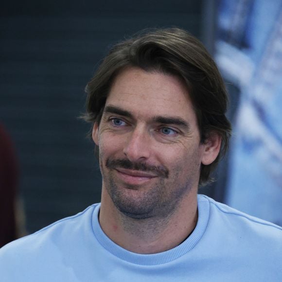 Exclusif -  Camille Lacourt en dédicace a Neuilly-Sur-Seine  le 9 novembre 2024. Agence / Bestimage