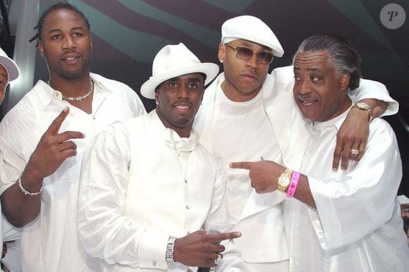 Le producteur est actuellement jugé à New York pour de lourdes accusations de racket, trafic sexuel et coercition...

(de gauche à droite) Le boxeur américain Lennox Lewis, les artistes Sean 'P. Diddy' Combs et L.L. Cool J, et le révérend Al Sharpton au PS2 Estate pour célébrer la White Party annuelle de P. Diddy le 4 juillet 2004 à Bridgehampton, NY-USA.