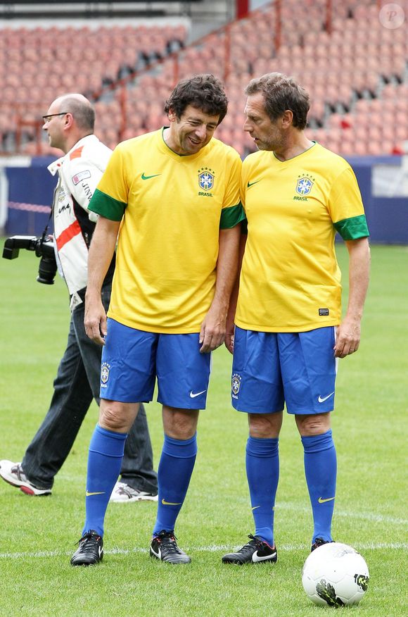 Les deux hommes ont d'ailleurs un passé commun parfois méconnu ! 

Patrick Bruel et Stephane Freiss - Exclusif - A l’initiative de Jean-Claude Darmon, président de l’association "Plus fort la vie", un match de football s’est déroulé au Parc des Princes opposant stars du spectacle et du sport à paris le 25 juin 2012. @RINDOFF-JACOVIDES / BESTIMAGE
