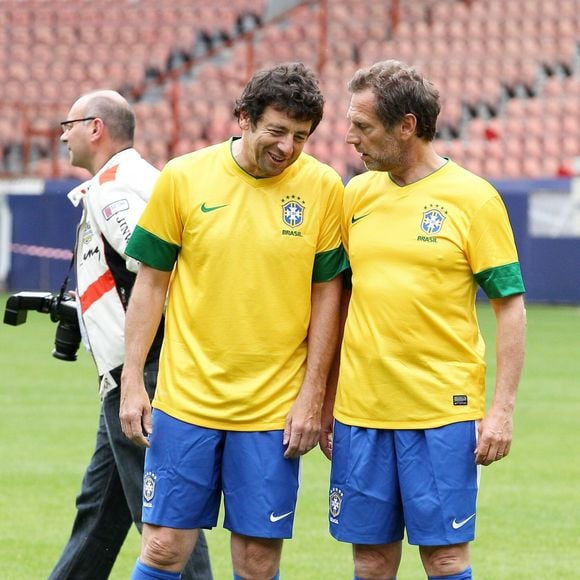 Les deux hommes ont d'ailleurs un passé commun parfois méconnu ! 

Patrick Bruel et Stephane Freiss - Exclusif - A l’initiative de Jean-Claude Darmon, président de l’association "Plus fort la vie", un match de football s’est déroulé au Parc des Princes opposant stars du spectacle et du sport à paris le 25 juin 2012. @RINDOFF-JACOVIDES / BESTIMAGE