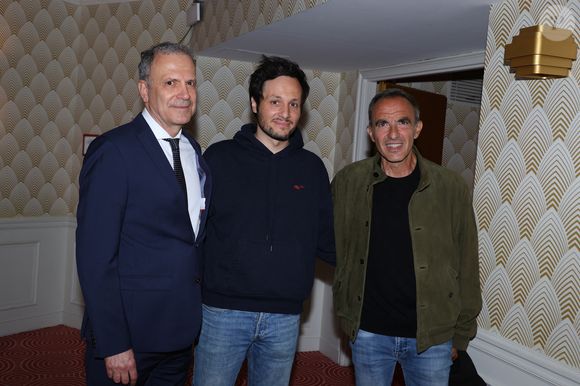 Yves Delhommeau, directeur du musée Grévin, Nikos Aliagas - Vianney inaugure sa statue de cire au musée Grévin à Paris le 27 mai 2025.

© Denis Guignebourg / Bestimage