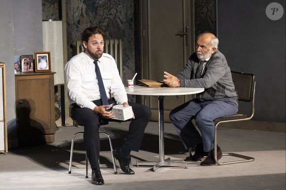 Exclusif - Arthur Jugnot, Gérard Jugnot - Représentation de la pièce de théâtre "Le jour du kiwi" au Théâtre de Verdure lors du 40ème Festival de Ramatuelle. Le 6 août 2024 © Cyril Bruneau / Festival de Ramatuelle / Bestimage