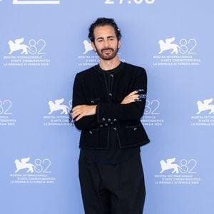 Marc Jacobs au photocall du film "Marc by Sofia" lors du 82ème Festival International du Film de Venise (La Mostra), Italie, le 2 septembre 2025. © Alfonso Catalano/SGP/Bestimage