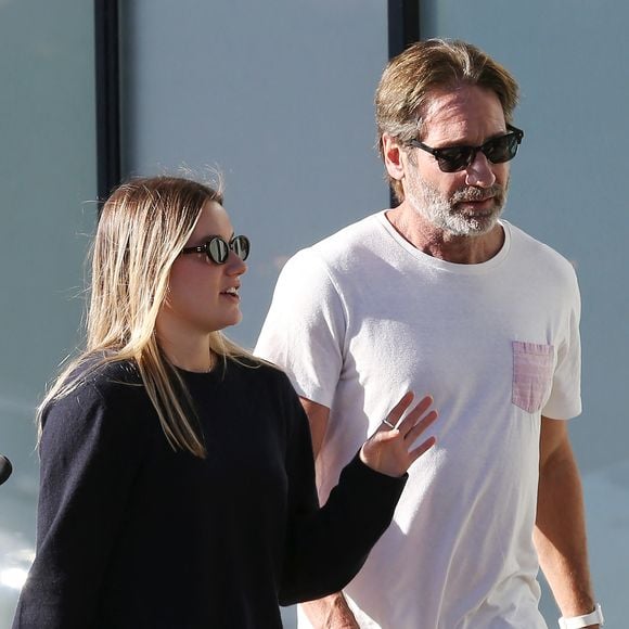 Il s'agit de David Duchovny et sa bien-aimée Monique Pendleberry.

David Duchovny et sa compagne Monique Pendleberry se baladent à Santa Monica le 7 novembre 2024.

Photo : Broadimage / Bestimage