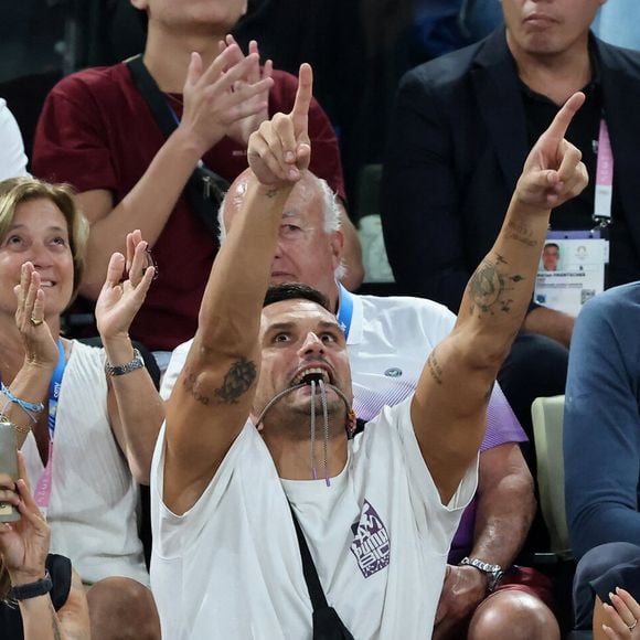 Laure Manaudou, Florent Manaudou et sa compagne Lola Dumenil, Zinedine Zidane - Les célébrités en tribunes pendant l'épreuve de basketball de Demi-Finale opposant la France à l'Allemagne lors des Jeux Olympiques de Paris 2024 (JO) à l'Arena Bercy, à Paris, France, le 8 août 2024. © Jacovides-Perusseau/Bestimage