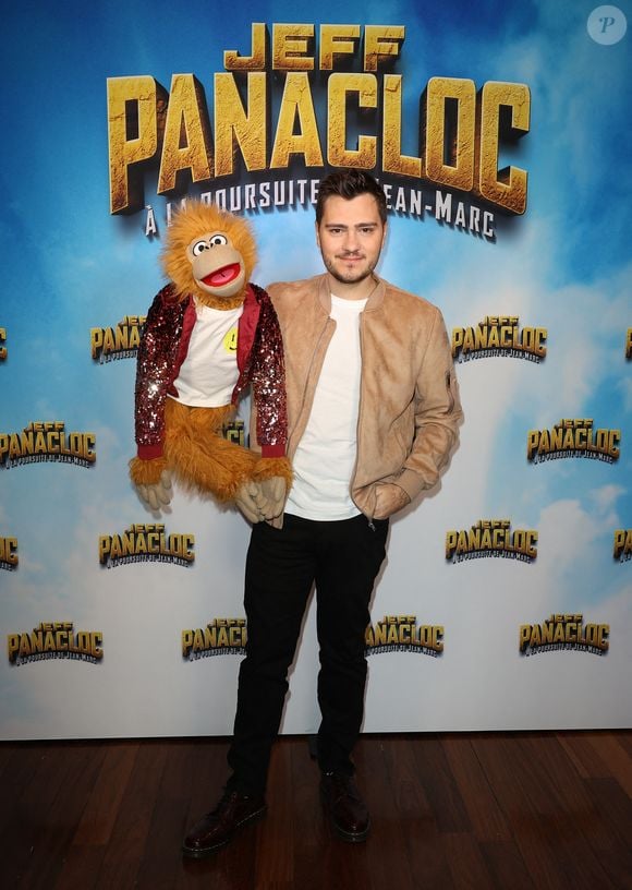 Dans un long texte, il remercie son papa d'avoir toujours été très présent pour lui.

Jeff Panacloc - Avant-première du film "Jeff Panacloc À la poursuite de Jean-Marc" au cinéma Publicis à Paris. Le 17 décembre 2023 © Coadic Guirec / Bestimage