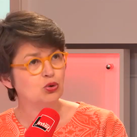 Après son départ de France Inter, Carine Bécard voit son salaire divisé par quatre : "Je n'ai plus les mêmes besoins"