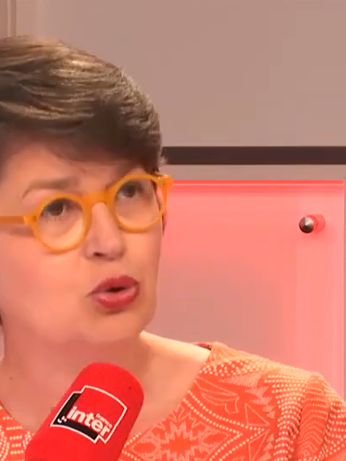 Après son départ de France Inter, Carine Bécard voit son salaire divisé par quatre : "Je n'ai plus les mêmes besoins"