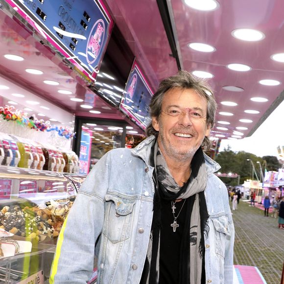 Jean-Luc Reichmann lors de l'ouverture de la Fête à Neuneu 2023, la fête foraine du bois de boulogne célèbre ses 40 ans, à Paris, France, le 1er septembre 2023. Du 1er septembre au 15 octobre 2023.. Grâce à la générosité des forains qui ont offert la soirée d’inauguration de la Fête à NeuNeu et à l’investissement de J.L.Reichman, l’association "Innocence En Danger" a récolté la somme de 23 000 €. La fête à NeuNeu est ouverte tous les jours Porte de La Muette jusqu’au 15 octobre. © Cédric Perrin/Bestimage