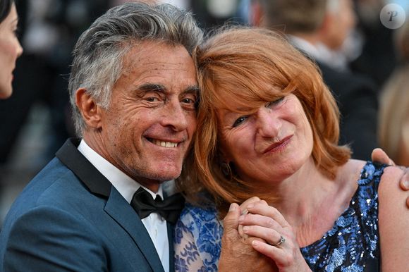 Gérard Holtz, Muriel Mayette Holtz assistant à la première du film "Mascarade" lors du 75ème Festival de Cannes à Cannes, France, le 27 mai 2022. Photo par Julien Reynaud/APS-Medias/ABACAPRESSS.COM