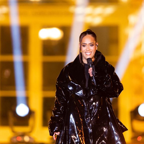 À quelques jours de la sortie de son nouvel album "Minuit une", prévu pour le 16 mai, Amel Bent cultive la sérénité loin du tumulte médiatique...

Exclusif -  Amel Bent - Enregistrement de l'émission "La grande soirée du 31 à Fontainebleau" au Château de Fontainebleau, diffusée le 31 décembre sur France 2 © Tiziano Da Silva-Cyril Moreau / Bestimage