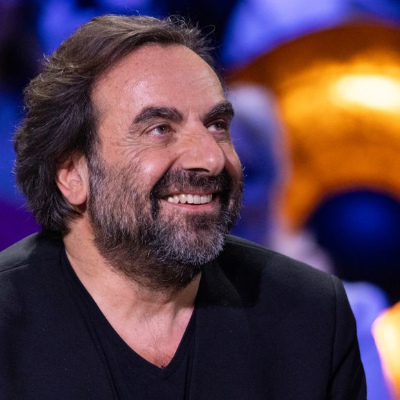 Exclusif - André Manoukian lors de l'enregistrement de l'émission "La Boîte à secrets", présentée par F.Bollaert et diffusée le 16 janvier 2026 sur France 3, dans les studios du Lendit à Saint-Denis, France, le 16 décembre 2025. © Cyril Moreau/Bestimage
